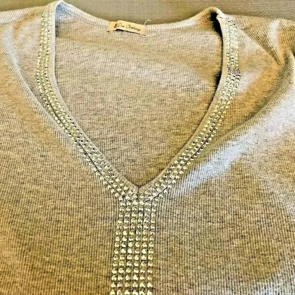 ONE CLOTHING Women Short Sleeve Pull Over V-Neck Studs Gray Shirt Top Size M - Picture 11 of 12